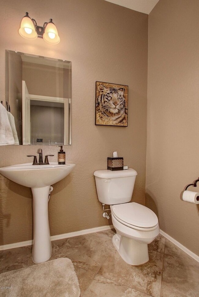 Building Photo - Beautiful 4BR Gated Home in Lehi Crossing ...