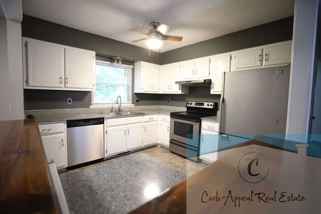 Building Photo - Beautiful 4-bedroom 2 bath home at 1100 Du...