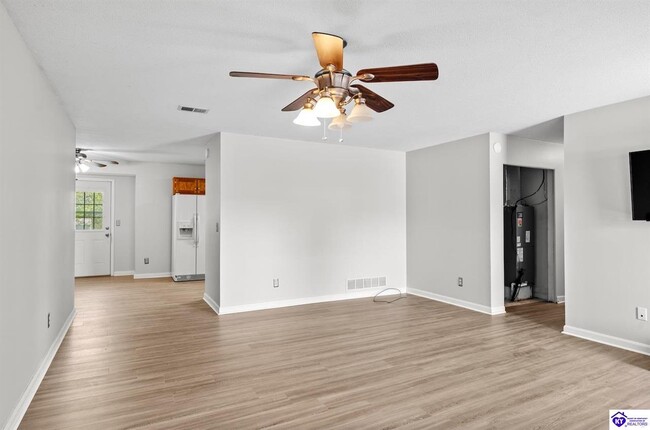 Building Photo - 1302 Williamsburg Dr