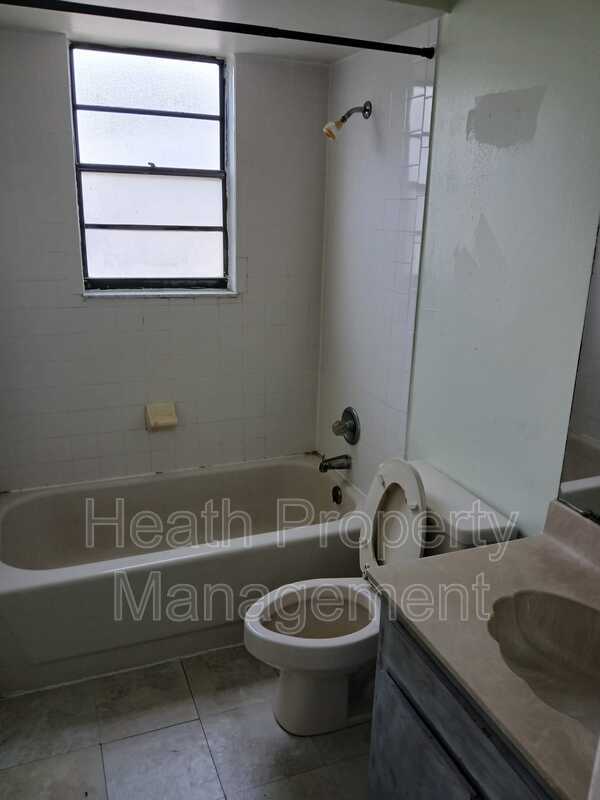Building Photo - 4624 Landscape Dr