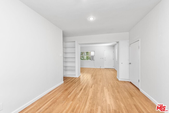 Building Photo - 3023 Prospect Ave