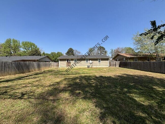 Building Photo - 27 Chalet St