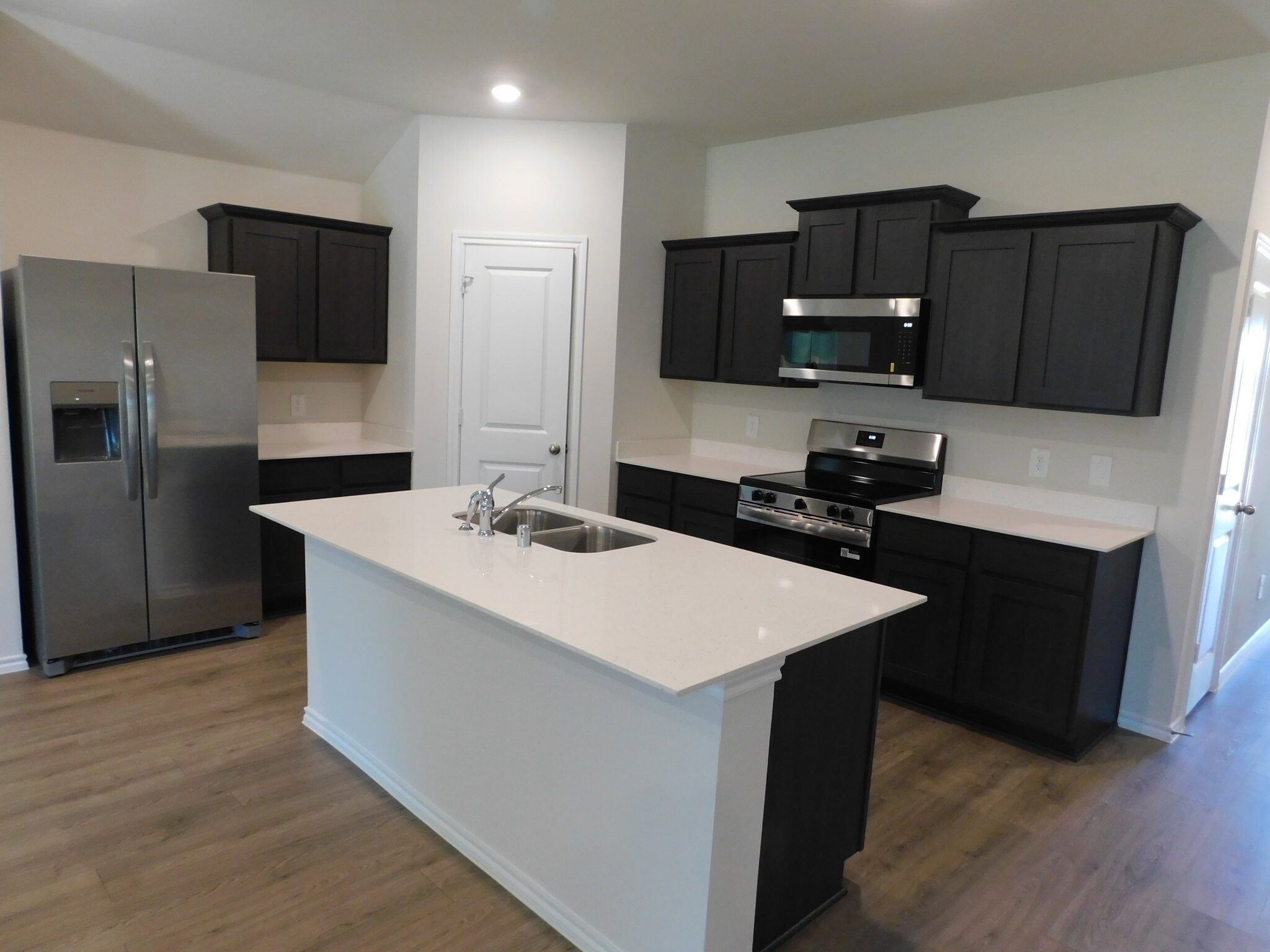 Building Photo - 849 Wild Rose Wy