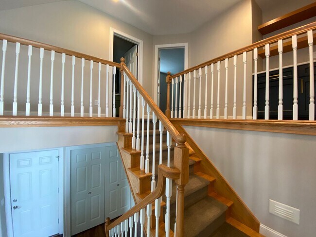 Building Photo - A RELAXING RETREAT - 3 bd/2.5 bath Twin Home for Rent