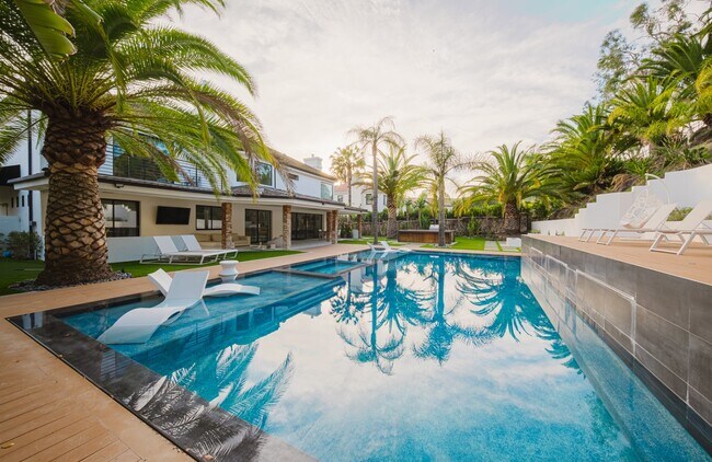 Building Photo - 25879 Chalmers Pl