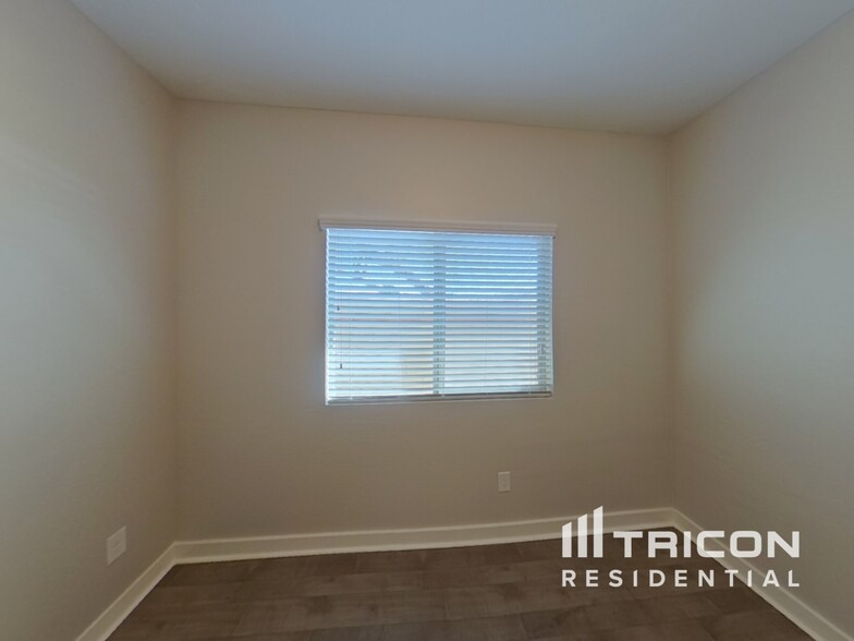Building Photo - 42288 W Posada Dr