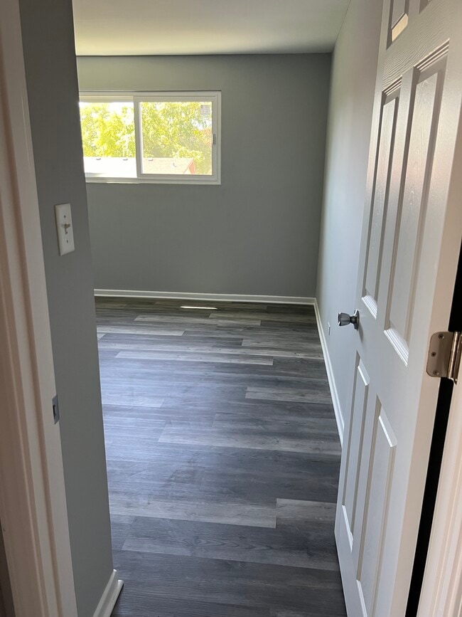 Building Photo - 385 Dover Ln