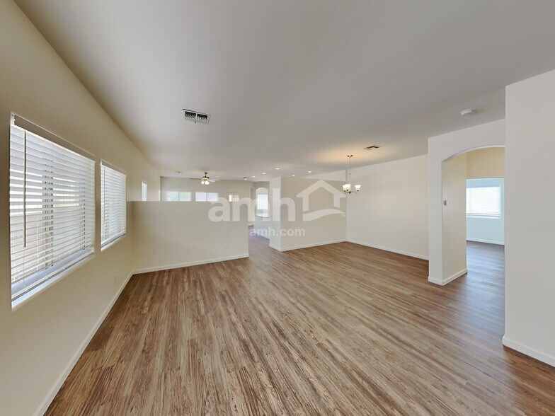 Building Photo - 2833 E Morenci Rd