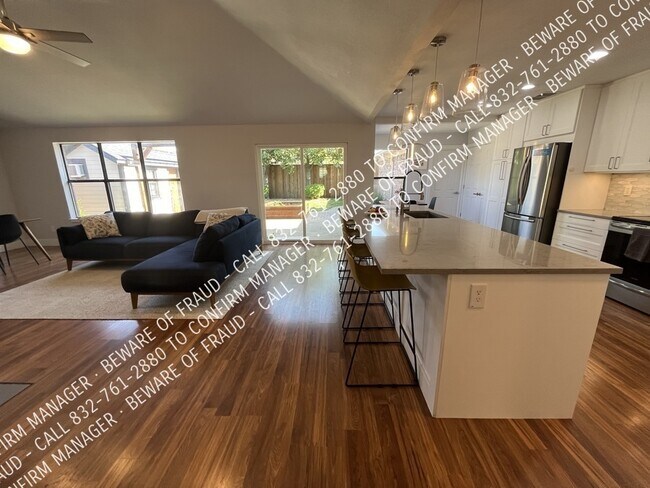 Building Photo - 645 Thompson Dr