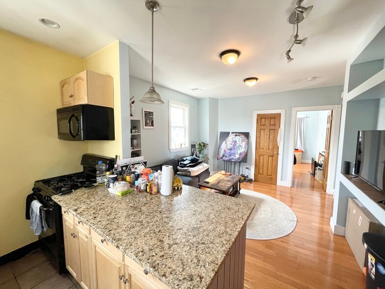 Building Photo - 44 Ward St