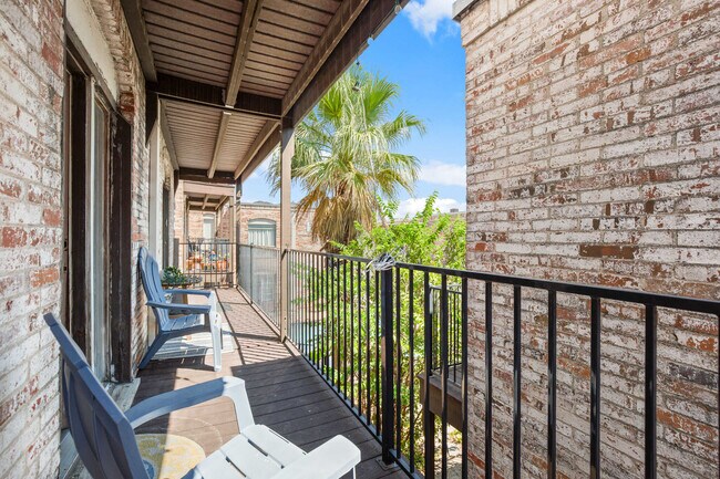 Building Photo - 6501 E Hill Dr