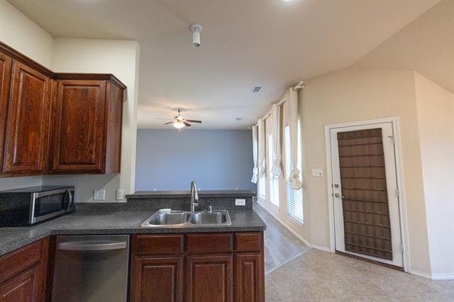 Building Photo - 2101 Oakridge Dr