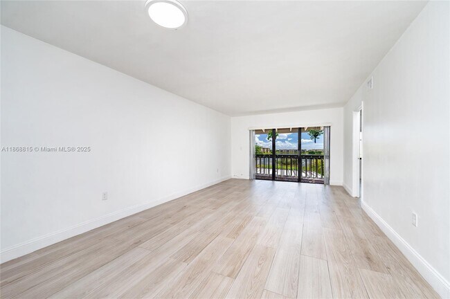Building Photo - 8875b Fontainebleau Blvd