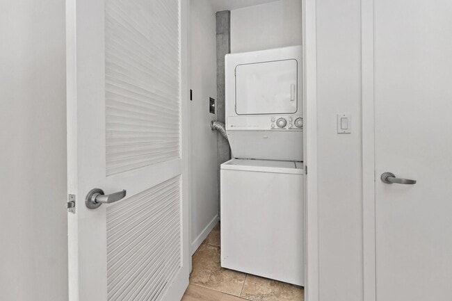 Building Photo - BRAND NEW FLOORS! Spacious 2 Bedroom 2 Bathroom at M2i in Downtown San Diego