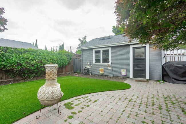 Building Photo - Charming Upgraded 2 Bedroom 2 Bath Rose Garden Home