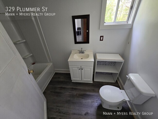 Building Photo - 329 Plummer St