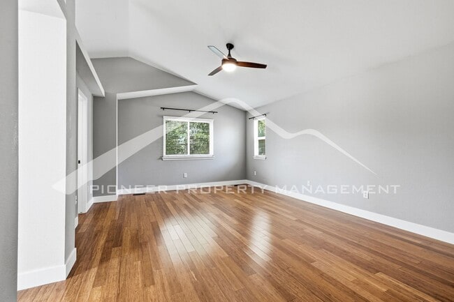 Building Photo - 333 Sanders Cir