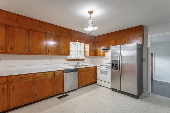 Primary Photo - 3 Bedroom · 2 Bath Home in East Brainerd Near Hamilton Place