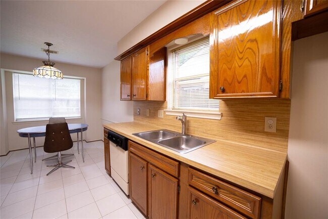 Building Photo - 13214 Ensley Wood Dr