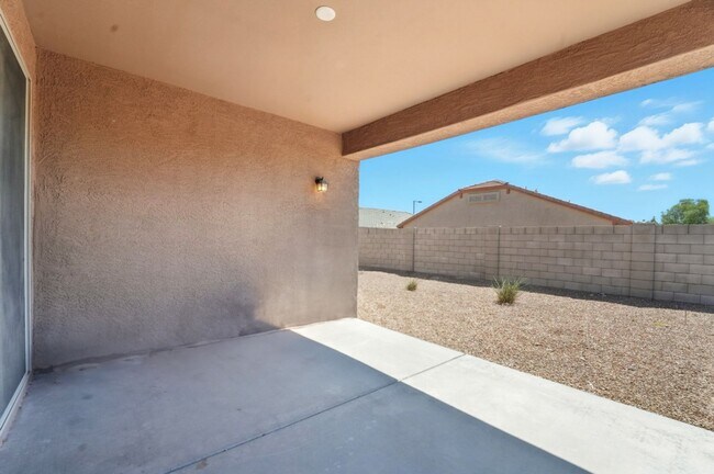 Building Photo - Welcome to this stunning 3-bedroom, 2-bath...