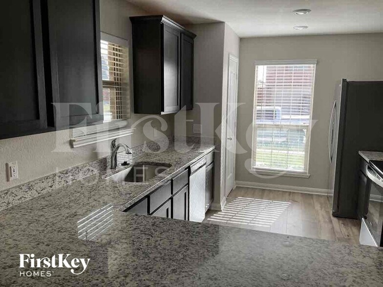Building Photo - 179 Aster Dr