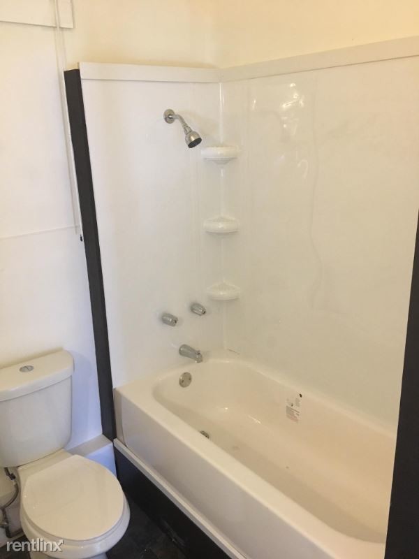 Building Photo - 3 br, 1 bath Apartment - 1 Oak St