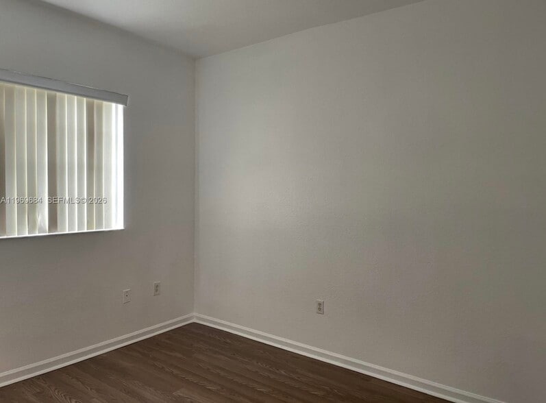 Building Photo - 8835 S Isles Cir