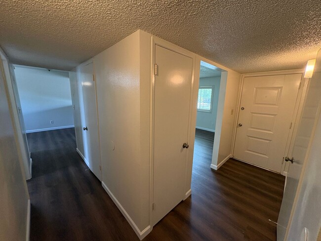 Building Photo - Corner lot home near Shopping Center Available Now!