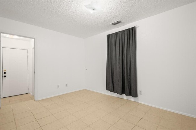 Building Photo - 300 Provines Dr
