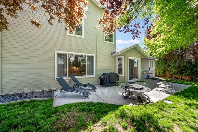 Building Photo - 1127 N Echohawk Way
