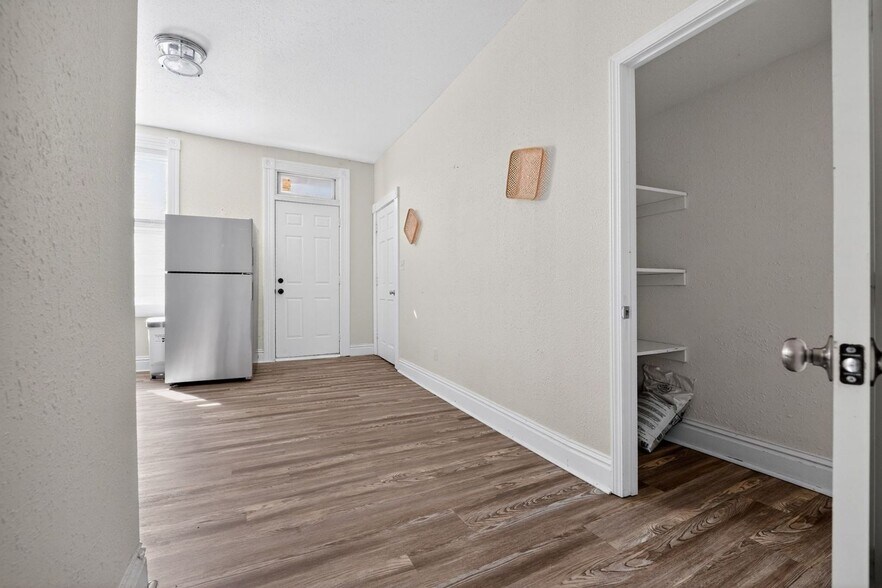 Building Photo - 2918 Sidney St