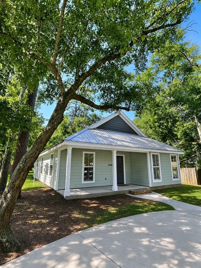 Building Photo - 3/2 Coastal Cottage in Golf Cart District | Ocean Springs School District