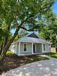 Building Photo - 3/2 Coastal Cottage in Golf Cart District | Ocean Springs School District