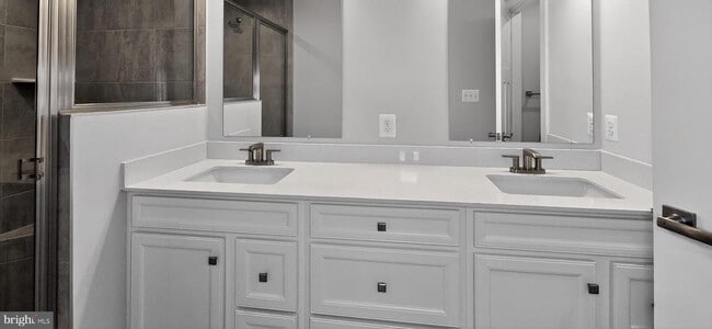 Building Photo - 2542 VERONA Pl