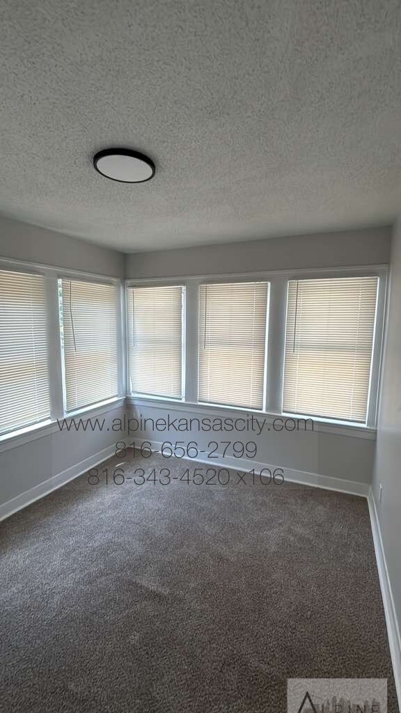 Building Photo - Updated Bungalow Near 39th/71