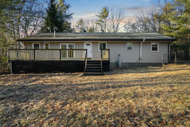 Building Photo - 533 White Rd