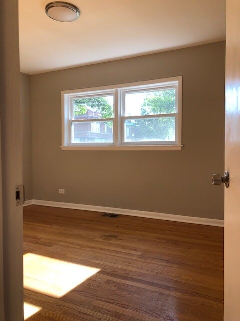 Building Photo - 5849 S Francisco Ave