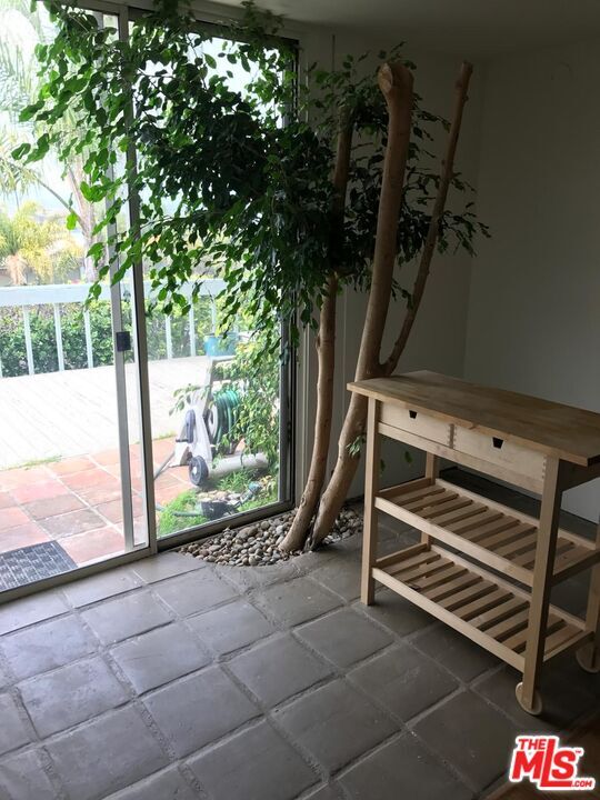 Building Photo - 241 Rees St