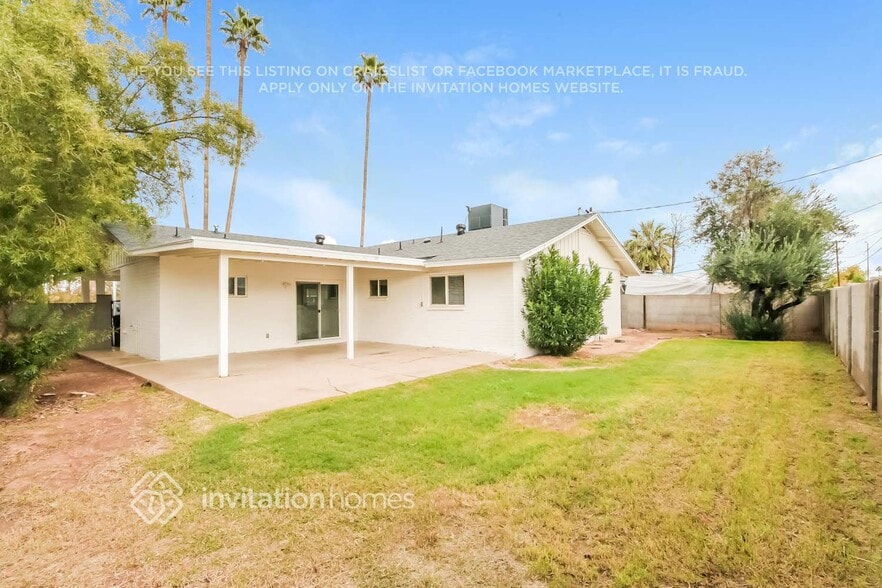 Building Photo - 743 W Ivanhoe St