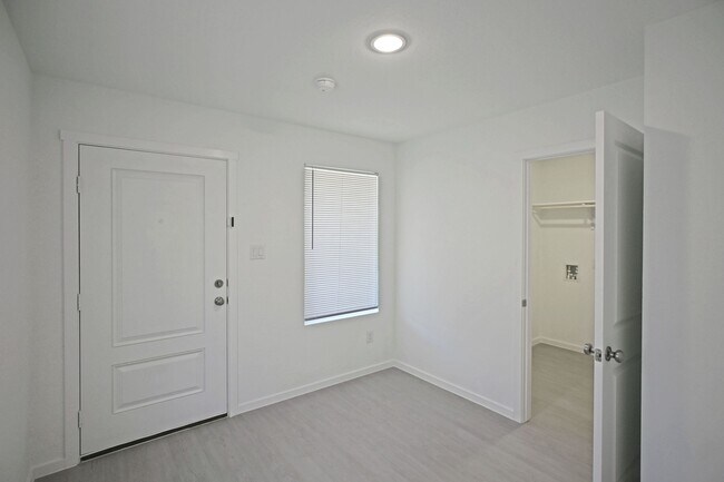 Building Photo - 223 Zyra Ave