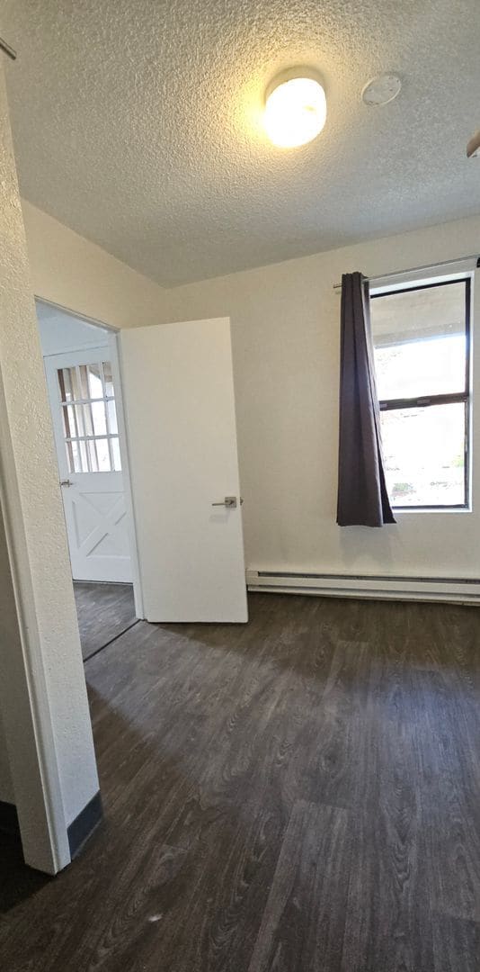 Building Photo - Duplex upper unit in Central District