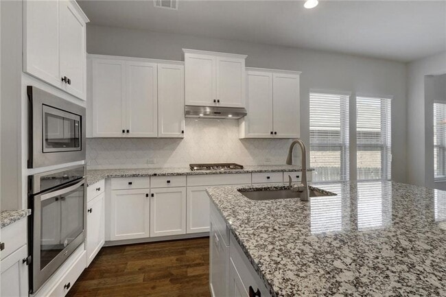 Building Photo - 624 Peregrine Way