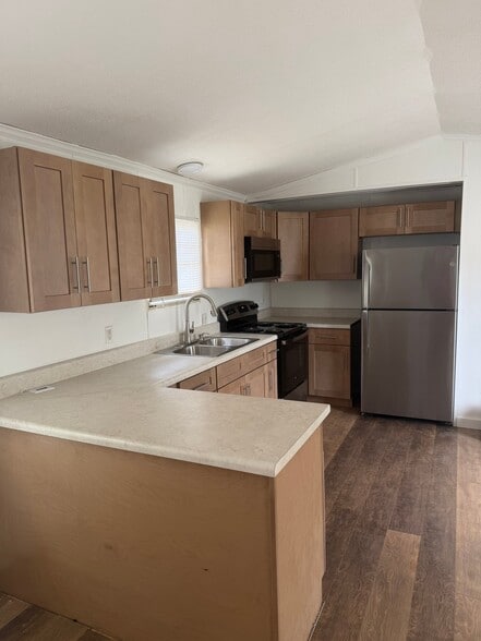 Building Photo - 7555 R H Rd