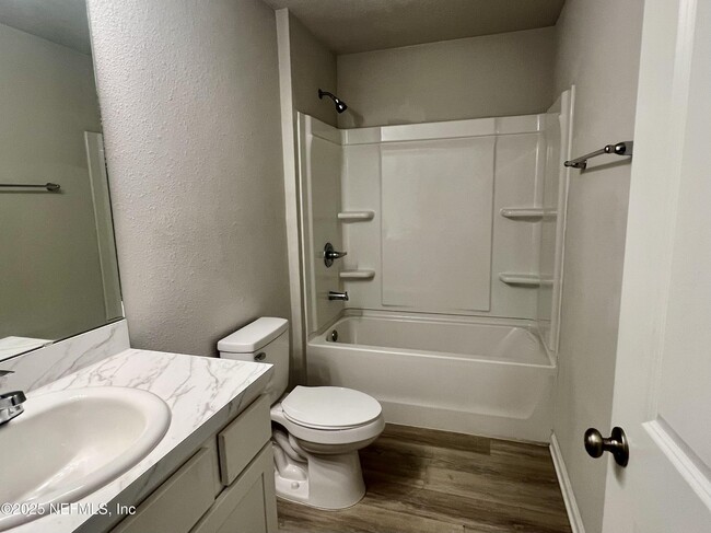 Building Photo - 845 Hartshill Pl