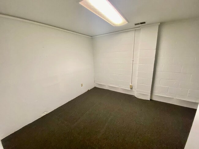 Building Photo - 4 bedroom house  Close to EMU in Ypsilanti- Available Fall 2026