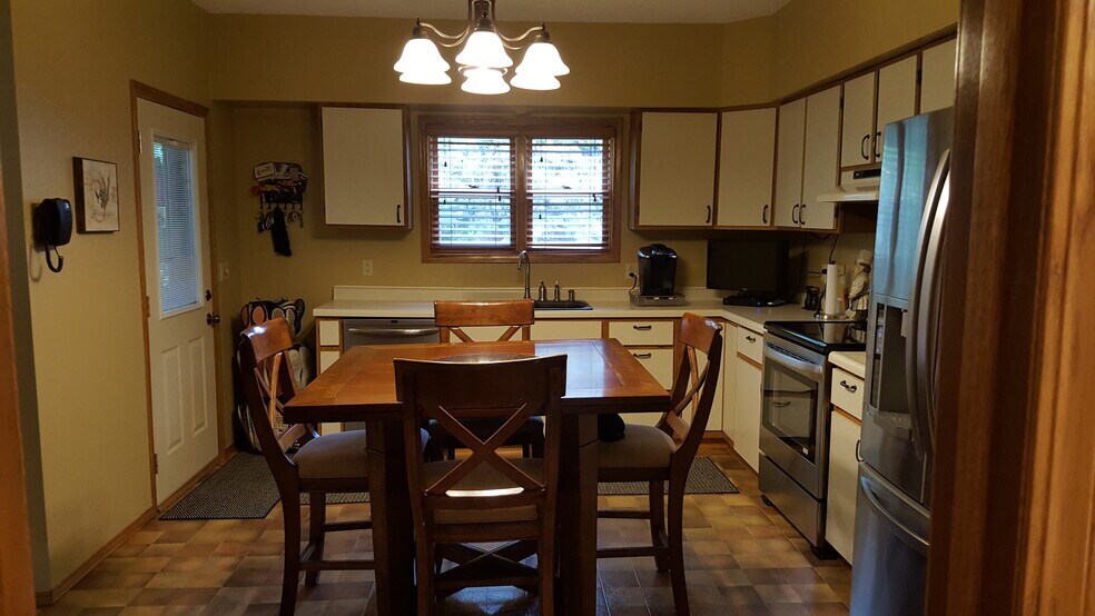Kitchen/2nd Entry - 143 River St