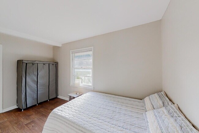 Building Photo - Hickory Hills Estates Home, a 8 minute walk to transit stop N Hairston Rd & 452