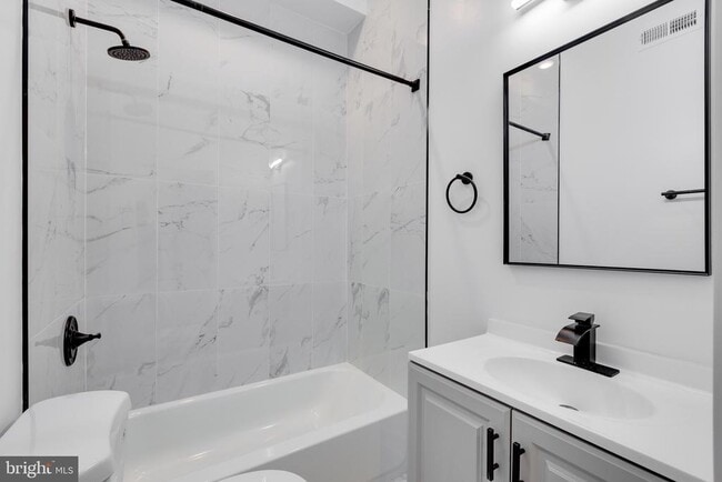 Building Photo - 927 N 42nd St