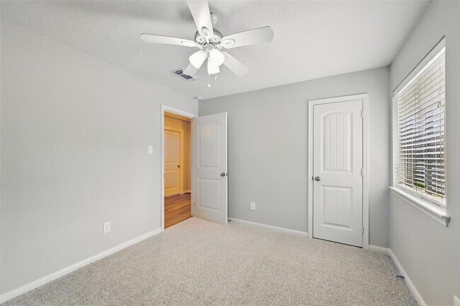 Building Photo - 4511 Ravine Dr