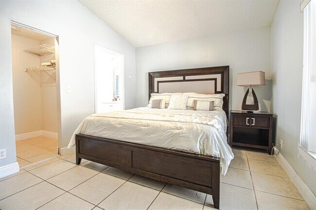 Building Photo - 6415 Amberjack Terrace